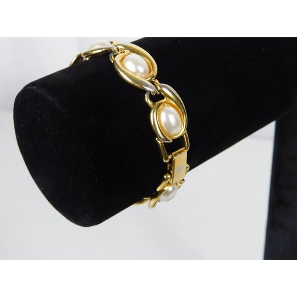 Vintage Signed Napier Faux Pearl Gold Tone Bracelet 6 7/8" Fold Over Clasp - Picture 5 of 13